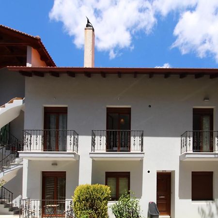 Family'S Houses Kalavryta Bagian luar foto