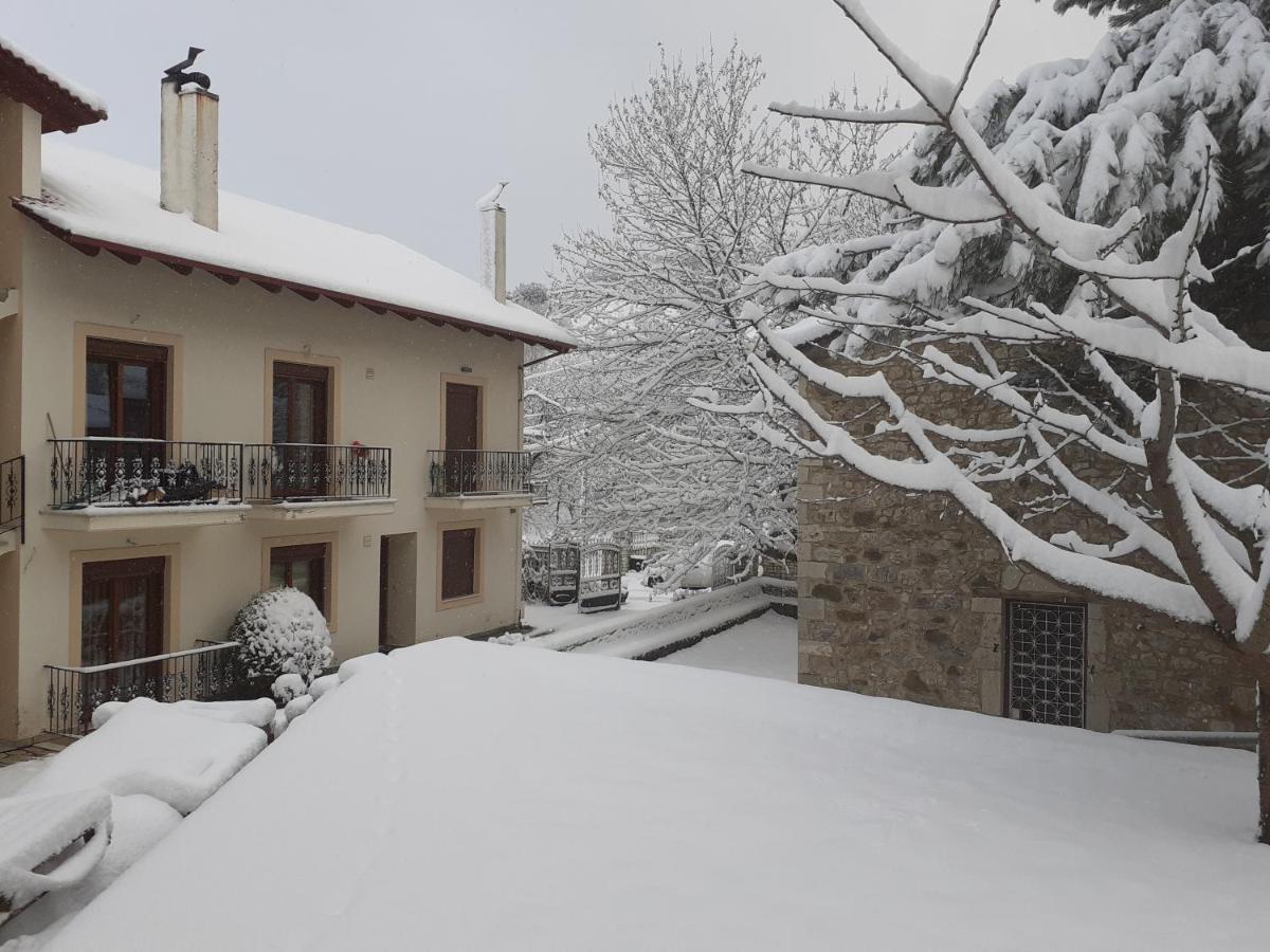 Family'S Houses Kalavryta Bagian luar foto