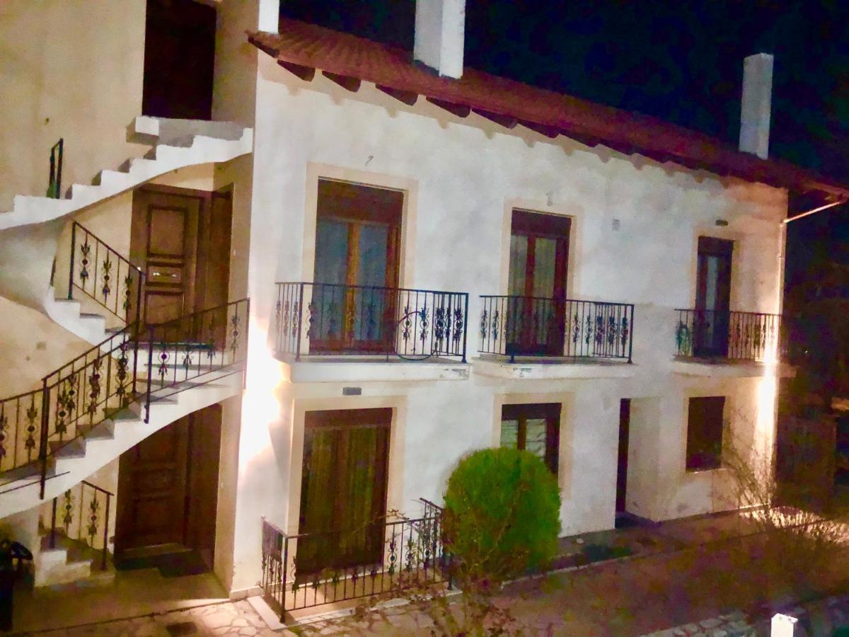 Family'S Houses Kalavryta Bagian luar foto