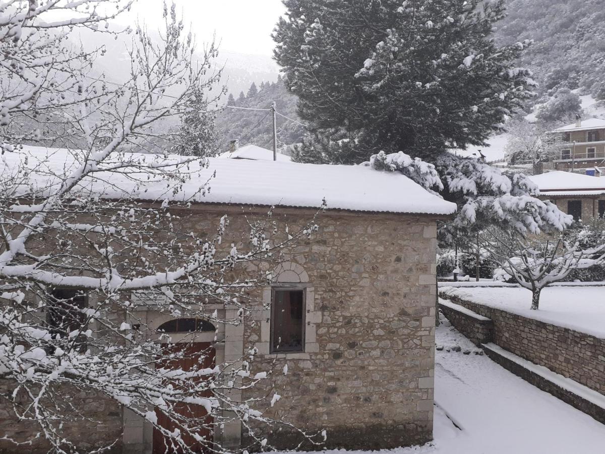 Family'S Houses Kalavryta Bagian luar foto