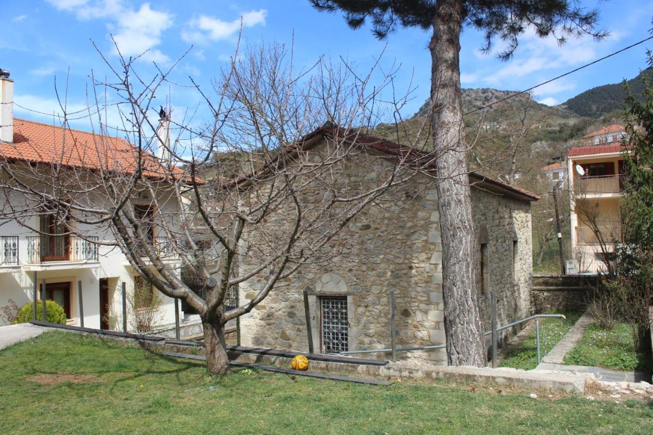 Family'S Houses Kalavryta Bagian luar foto