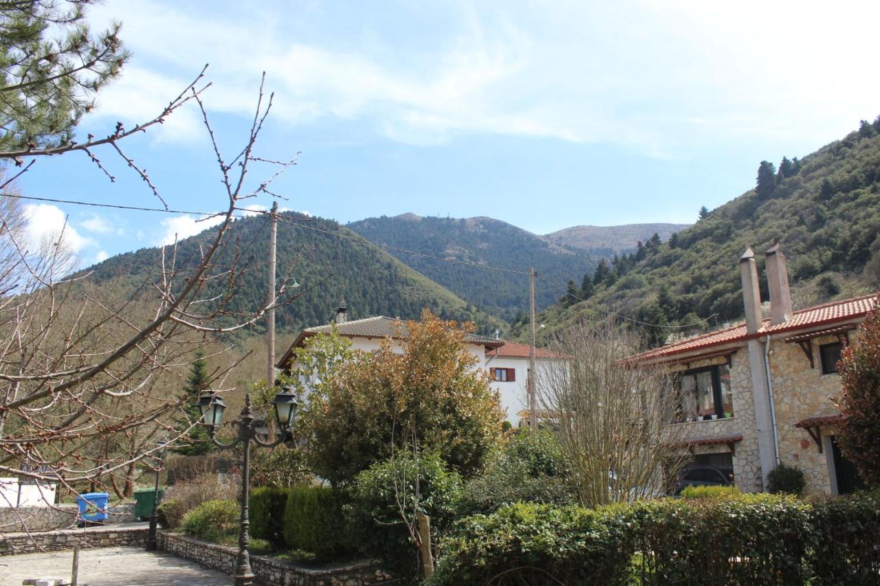 Family'S Houses Kalavryta Bagian luar foto