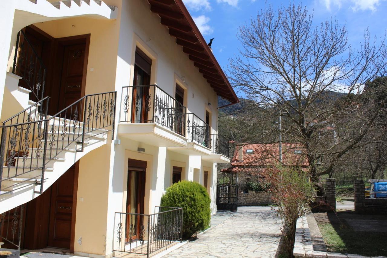 Family'S Houses Kalavryta Bagian luar foto