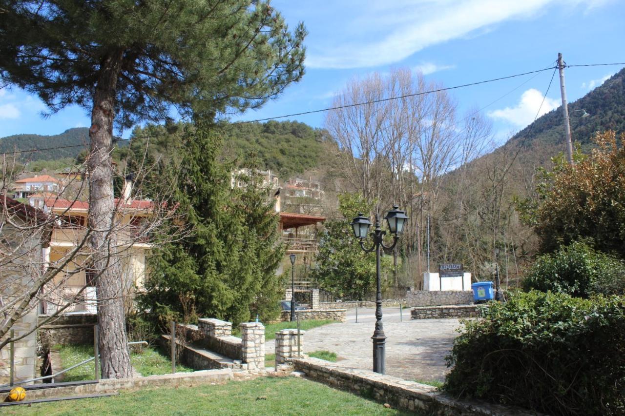 Family'S Houses Kalavryta Bagian luar foto