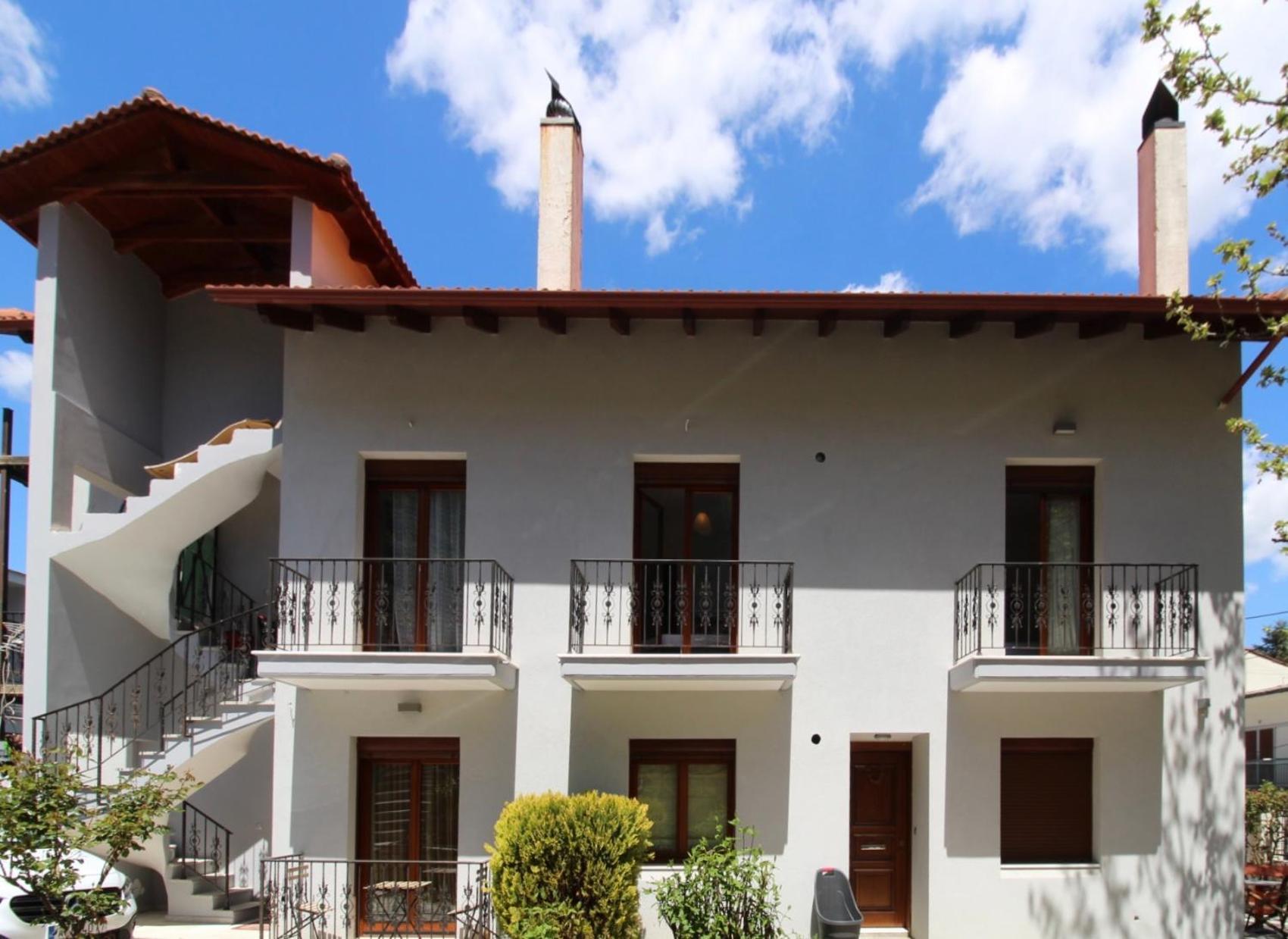 Family'S Houses Kalavryta Bagian luar foto